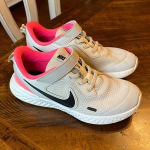 Girls Nike Revolution 5 athletic shoes size 1.5Y